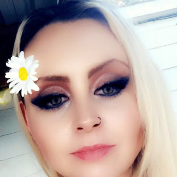 Meet your Posher, Danielle - Picture 1 of 1